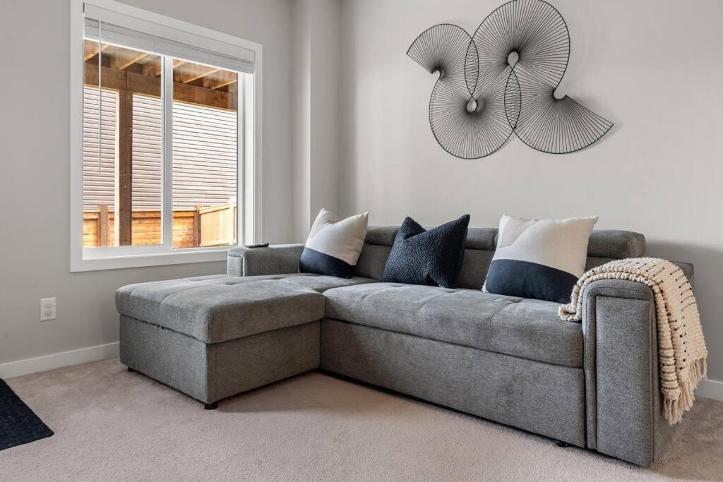 Modern Basement Gem: 2 Bedroom Retreat Appartement
