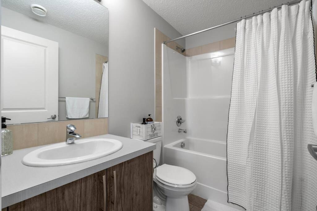 Appartement Modern Basement Gem: 2 Bedroom Retreat Calgary